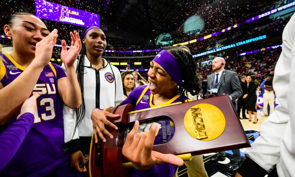 LSU women's basketball, 2023-24, Kim Mulkey, AP poll, No. 1