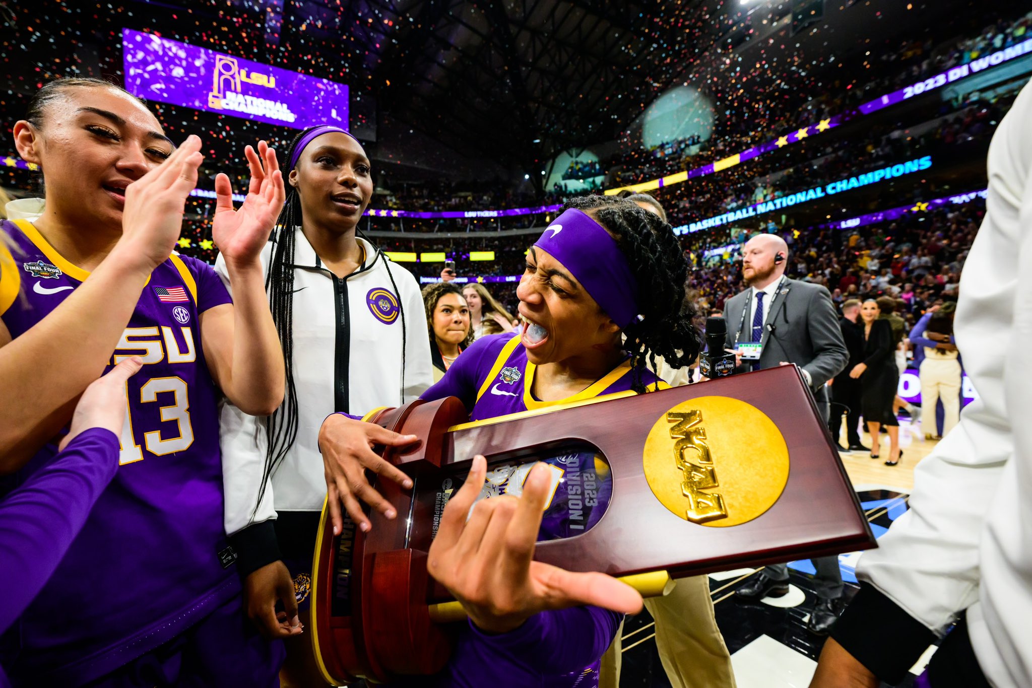 LSU women's basketball, 2023-24, Kim Mulkey, AP poll, No. 1