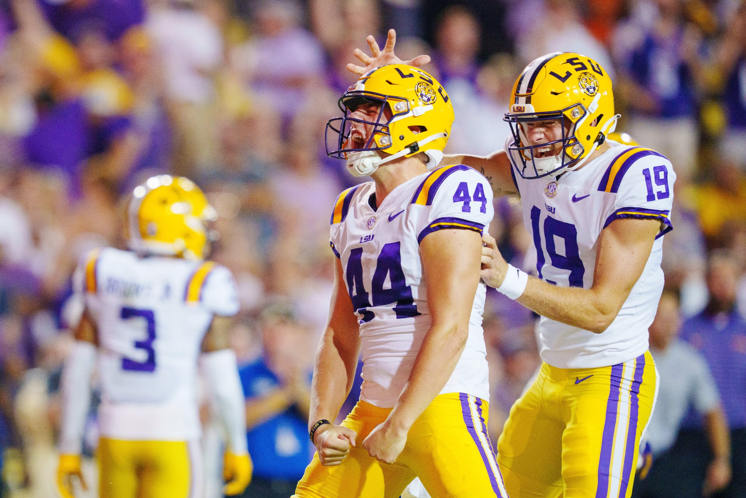 Lsu Football Is Living In The Future With New Air Conditioned Helmets