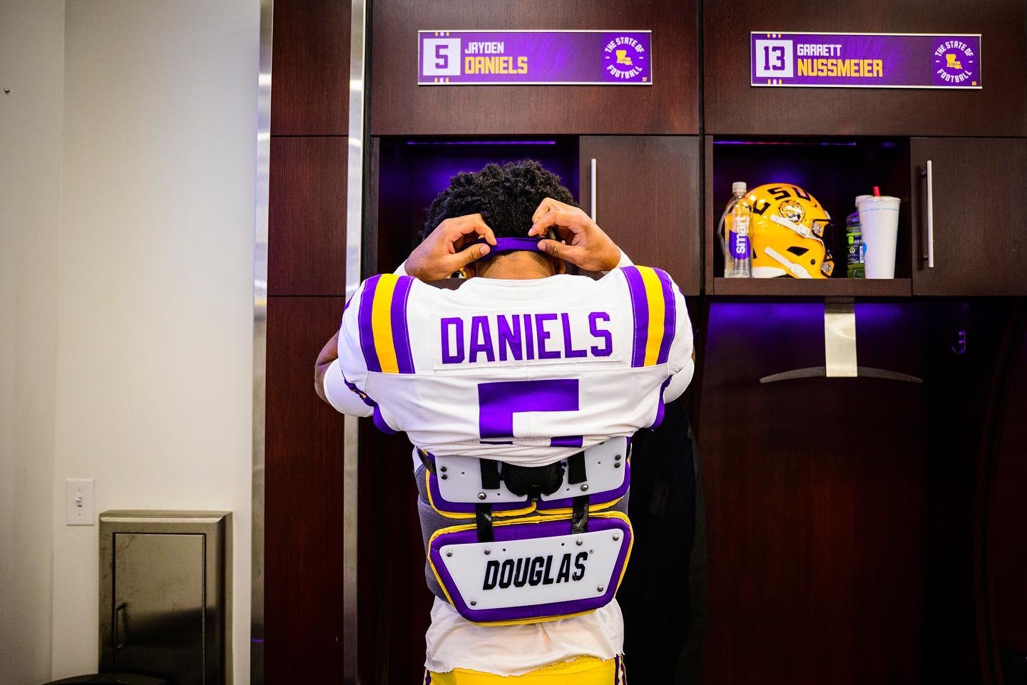 LSU quarterback Jayden Daniels, LSU, quarterback, Cajon High School, stadium