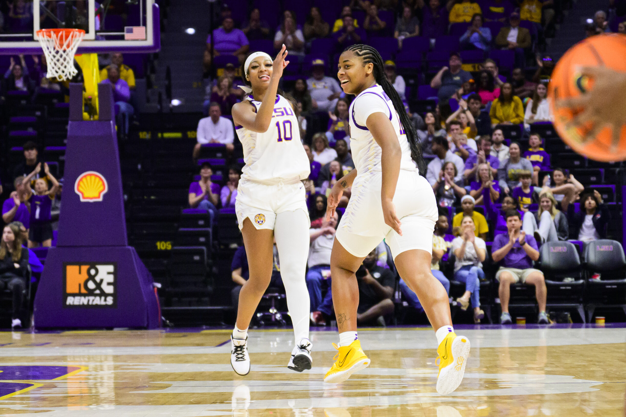 coach Kim Mulkey, Mikaylah Williams, LSU women's basketball, guard, Kent State