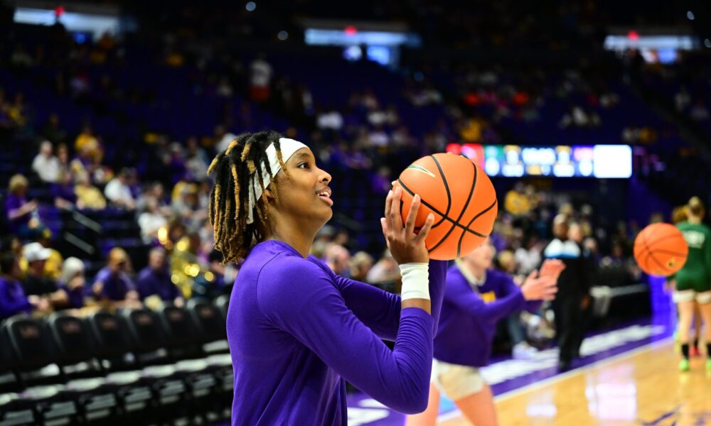 LSU women's basketball coach Kim Mulkey, sophomore, Sa'Myah Smith, LSU women's basketball, forward