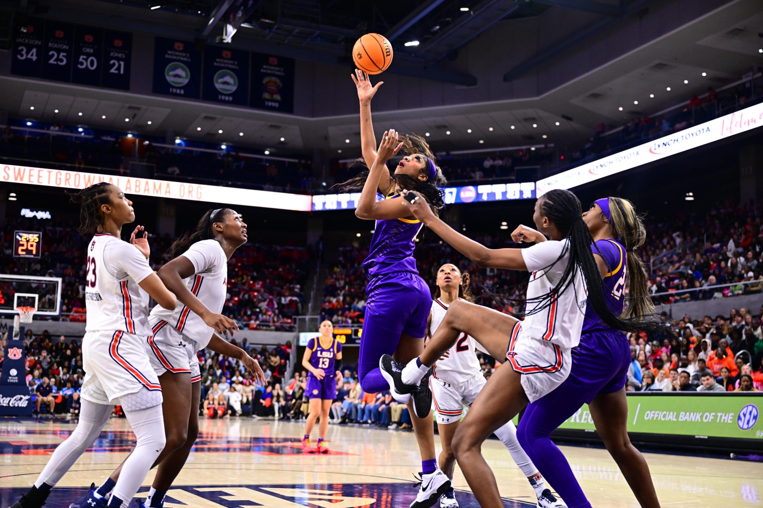 LSU coach Kim Mulkey, LSU, Auburn, Angel Reese, SEC