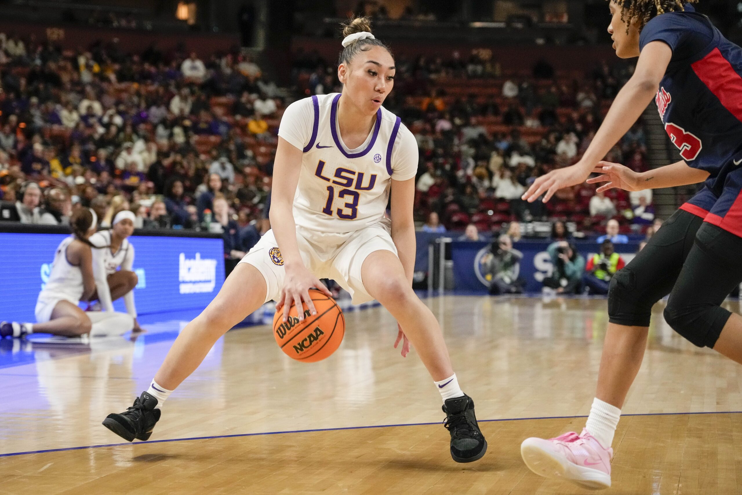 LSU coach Kim Mulkey, Kim Mulkey, LSU, guard, Last-Tear Poa