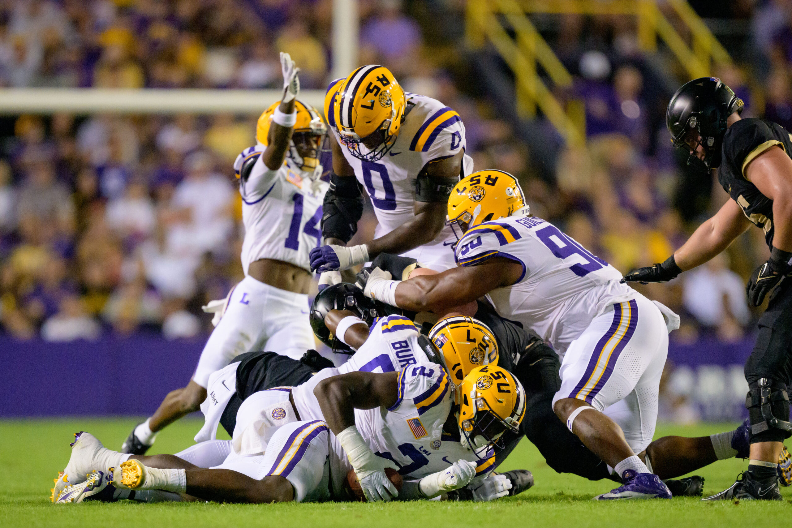 defensive line transfer target, LSU, defensive line, transfer, Jay'viar Suggs