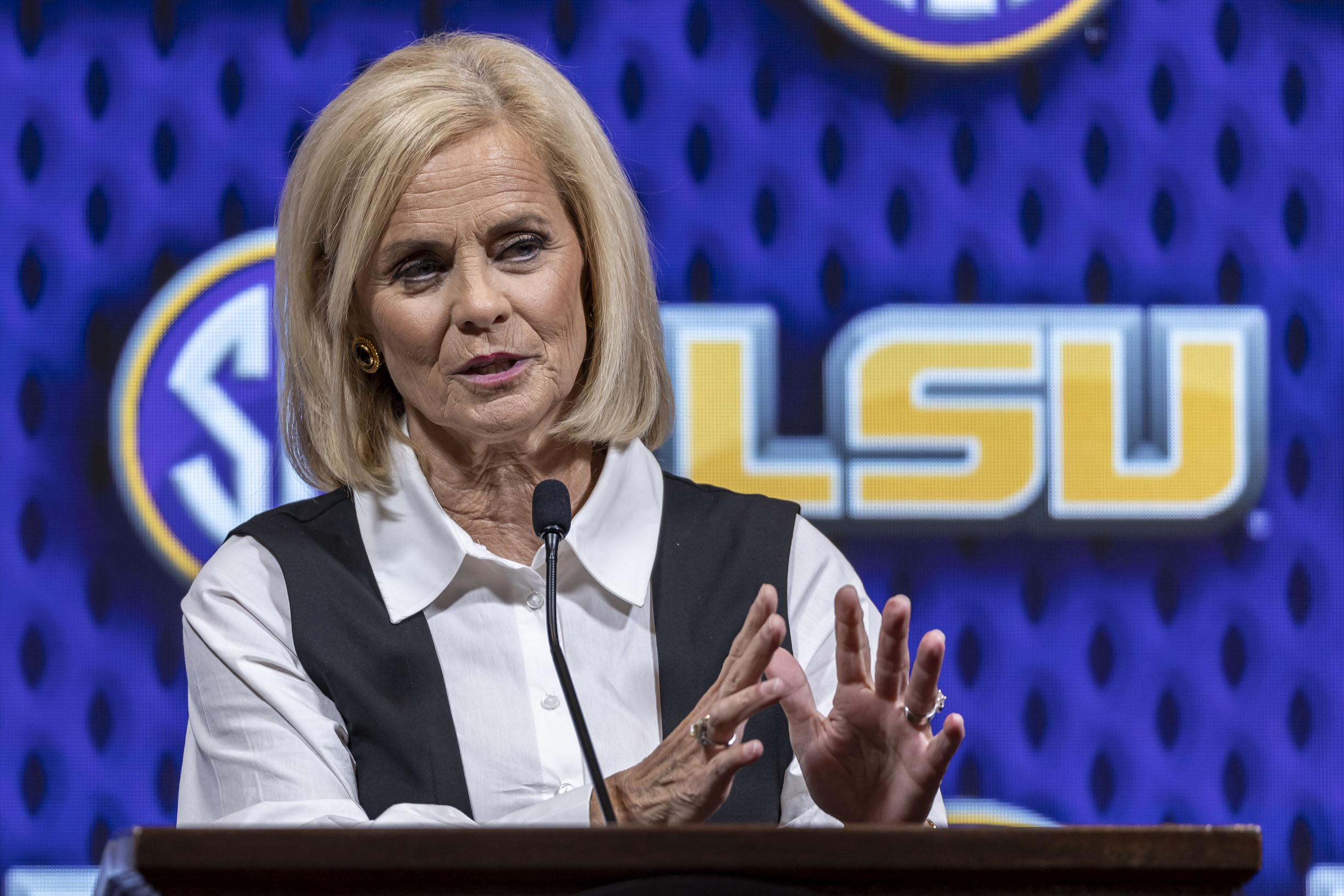 Kim Mulkey, LSU, basketball, 2024, coach